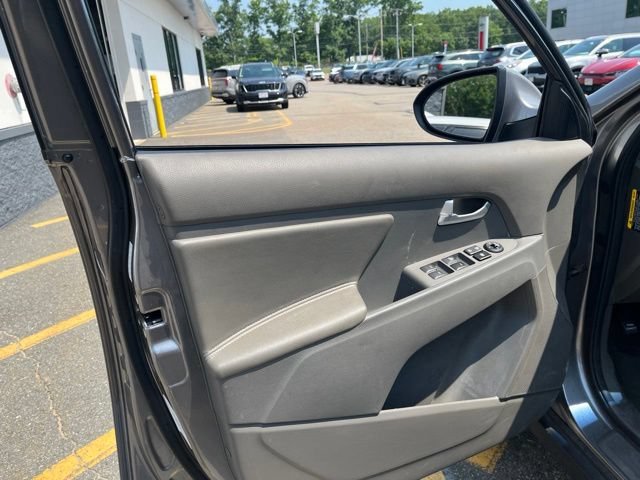 Used 2016 Mineral Silver Kia LX image 10