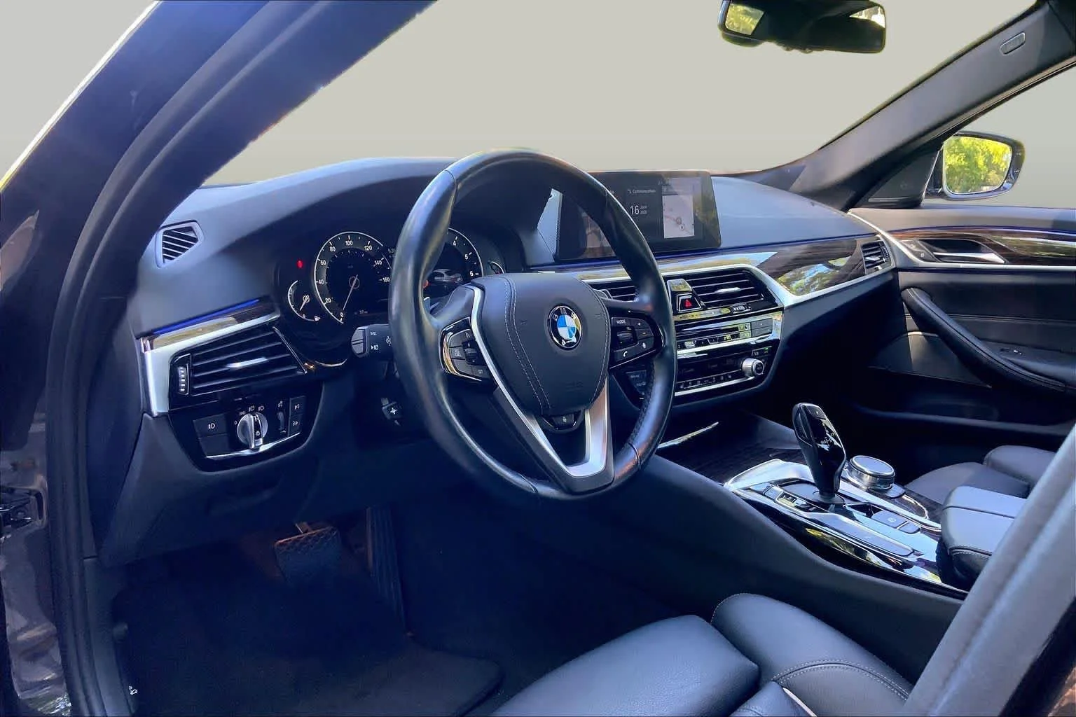 Used 2017 Dark Graphite Metallic BMW 540i xDrive image 17