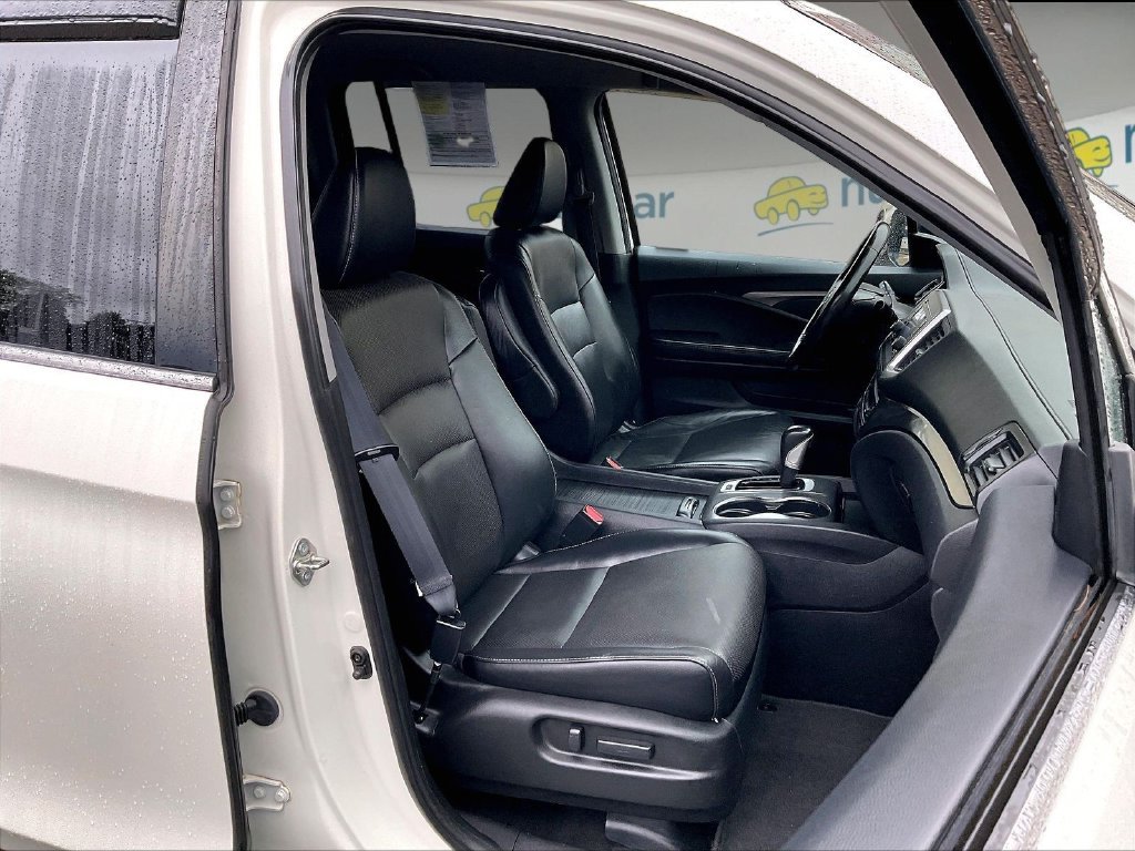 Used 2018 White Honda RTL image 11