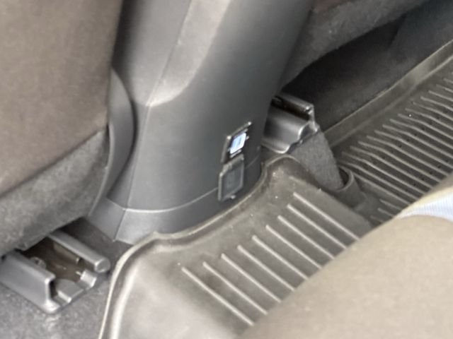 Used 2020 Silver Toyota XLE image 27