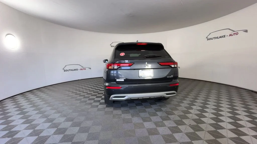 2025 Mitsubishi Outlander Plug-in Hybrid SE - Photo 8