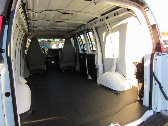 2025 GMC Savana Cargo Work Van - Photo 20