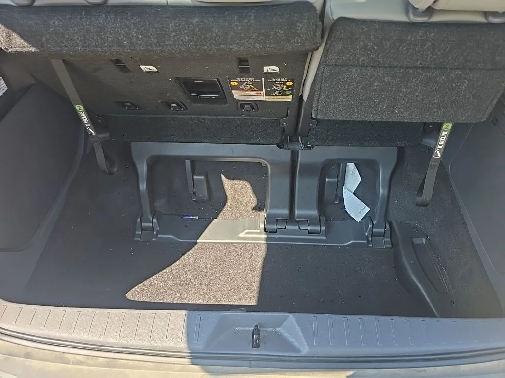 Used 2024  Toyota XLE image 10