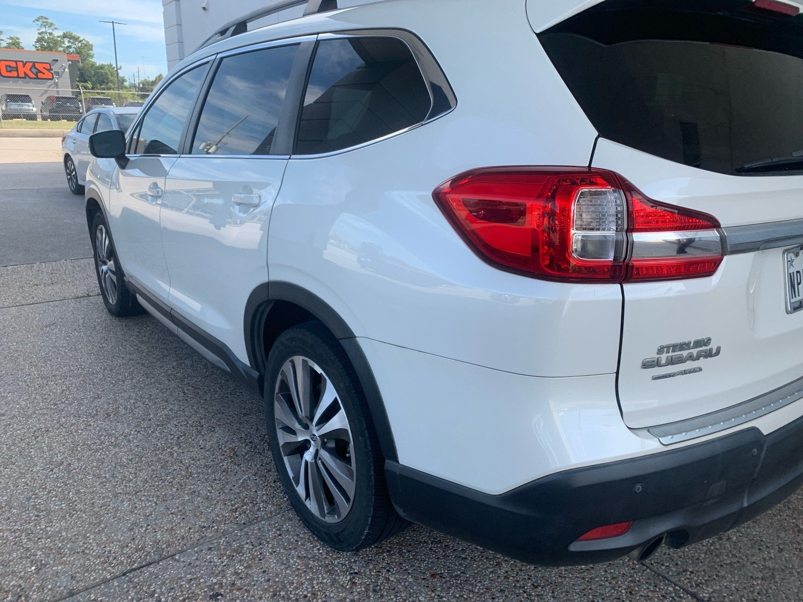 Used 2020 Crystal White Pearl Subaru Limited image 3