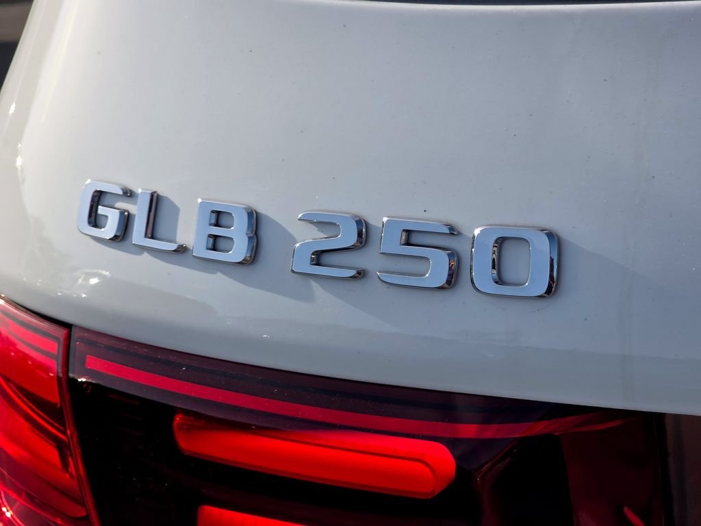 New 2026 White Mercedes-Benz GLB 250 image 8