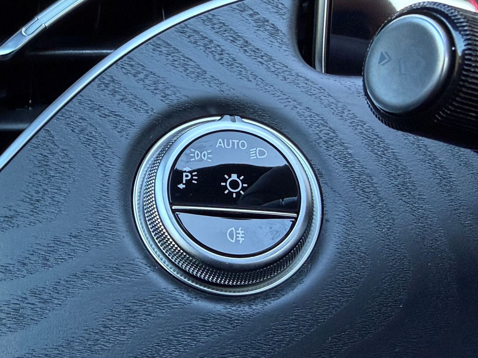 New 2026 Moonlight White Metallic Mercedes-Benz E 350 image 22