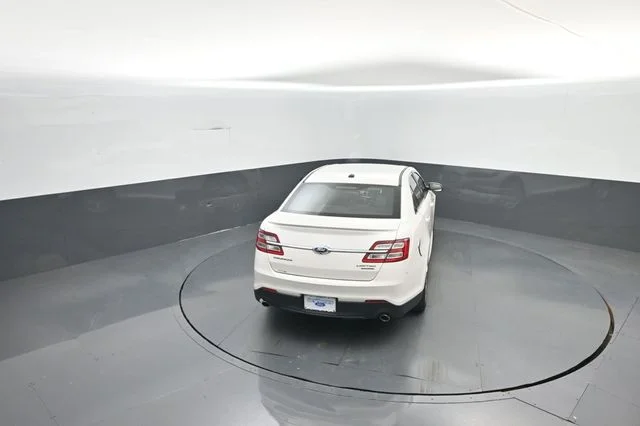 Used 2018 White Platinum Clearcoat Metallic Ford Limited image 32