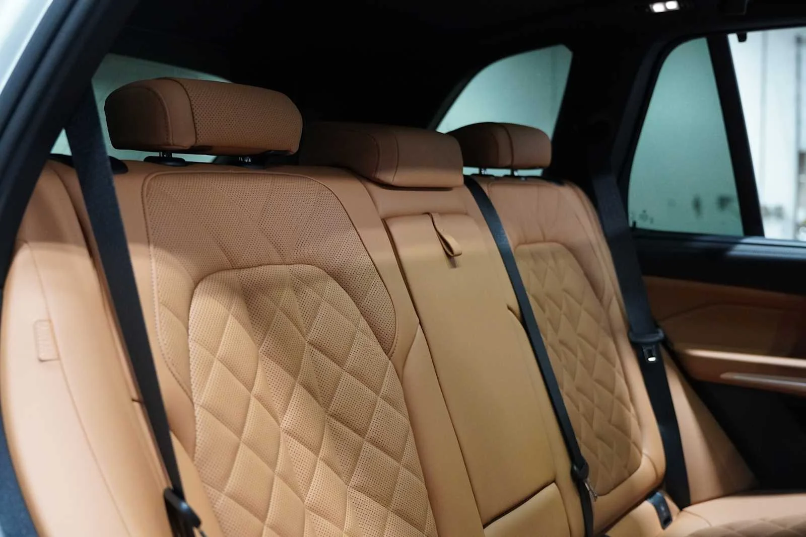 New 2026 Mineral White Metallic BMW xDrive40i image 12