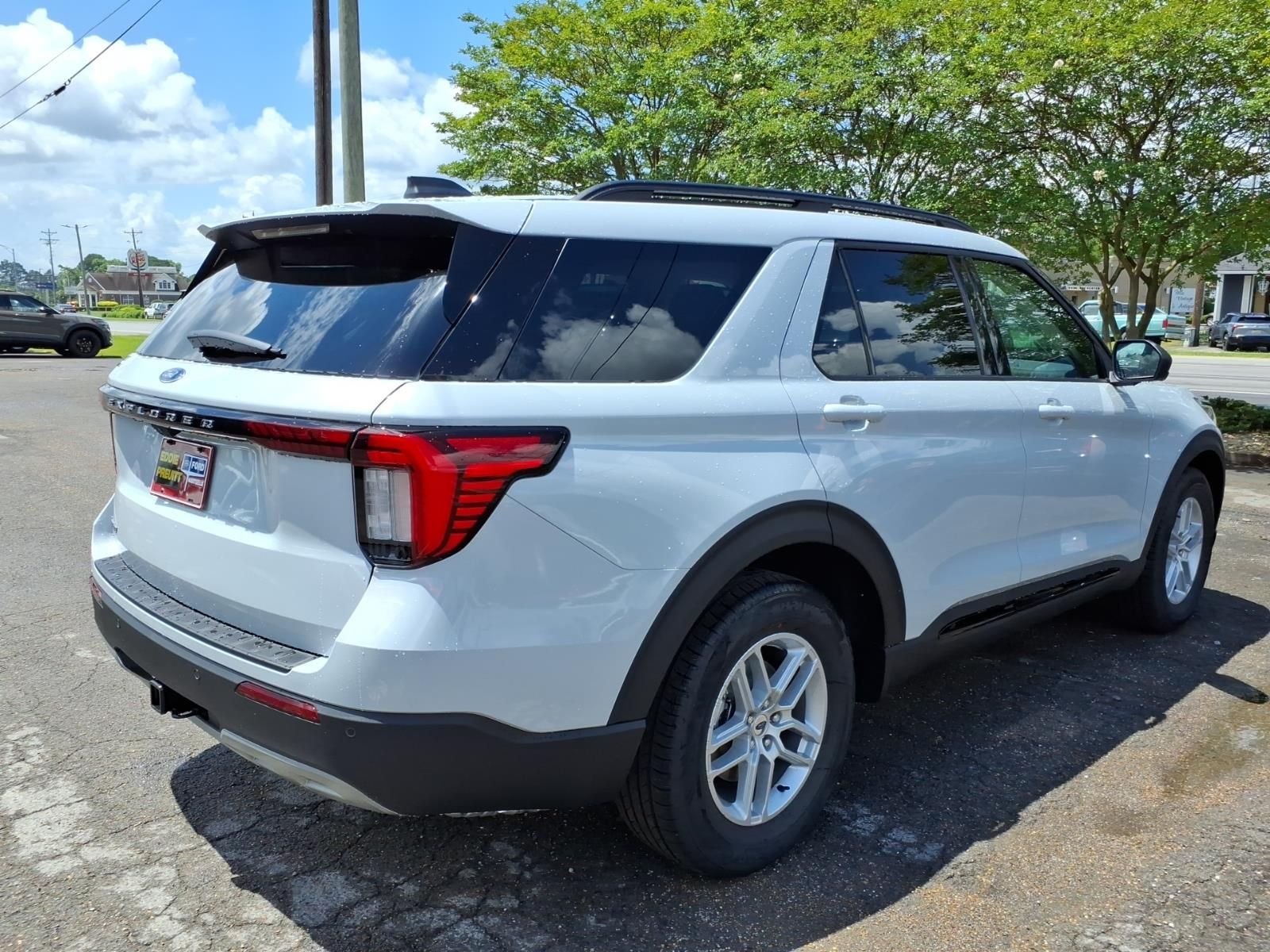 New 2026 Space White Metallic Ford Active image 4