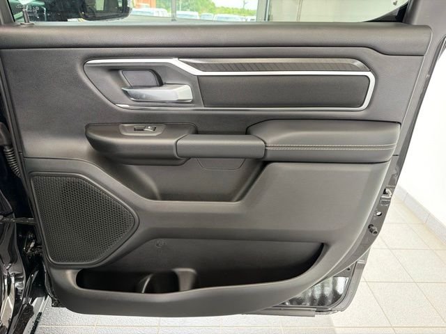New 2026 Diamond Black Crystal Pearl-Coat Exterior Paint RAM Big Horn/Lone Star image 9