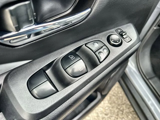 Used 2023 Gray Nissan SR Xtronic CVT image 22