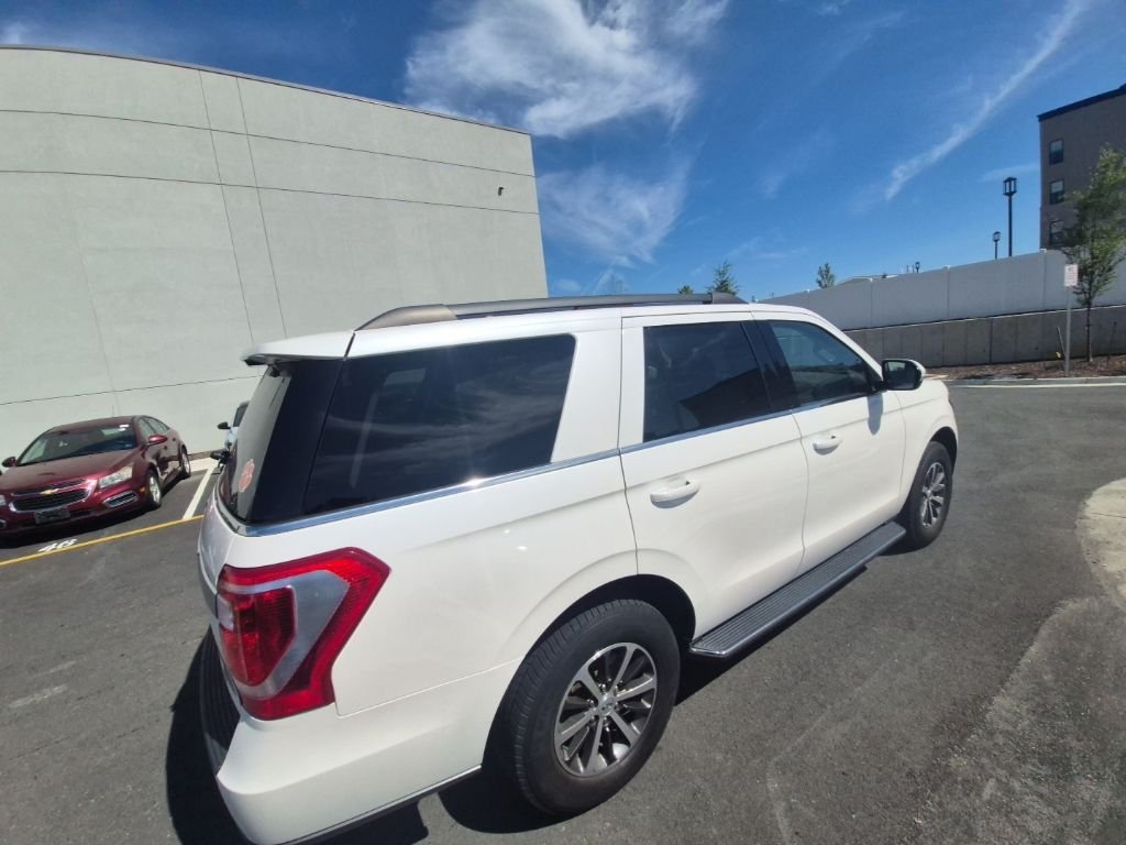 Used 2019 White Platinum Clearcoat Metallic Ford XLT image 4