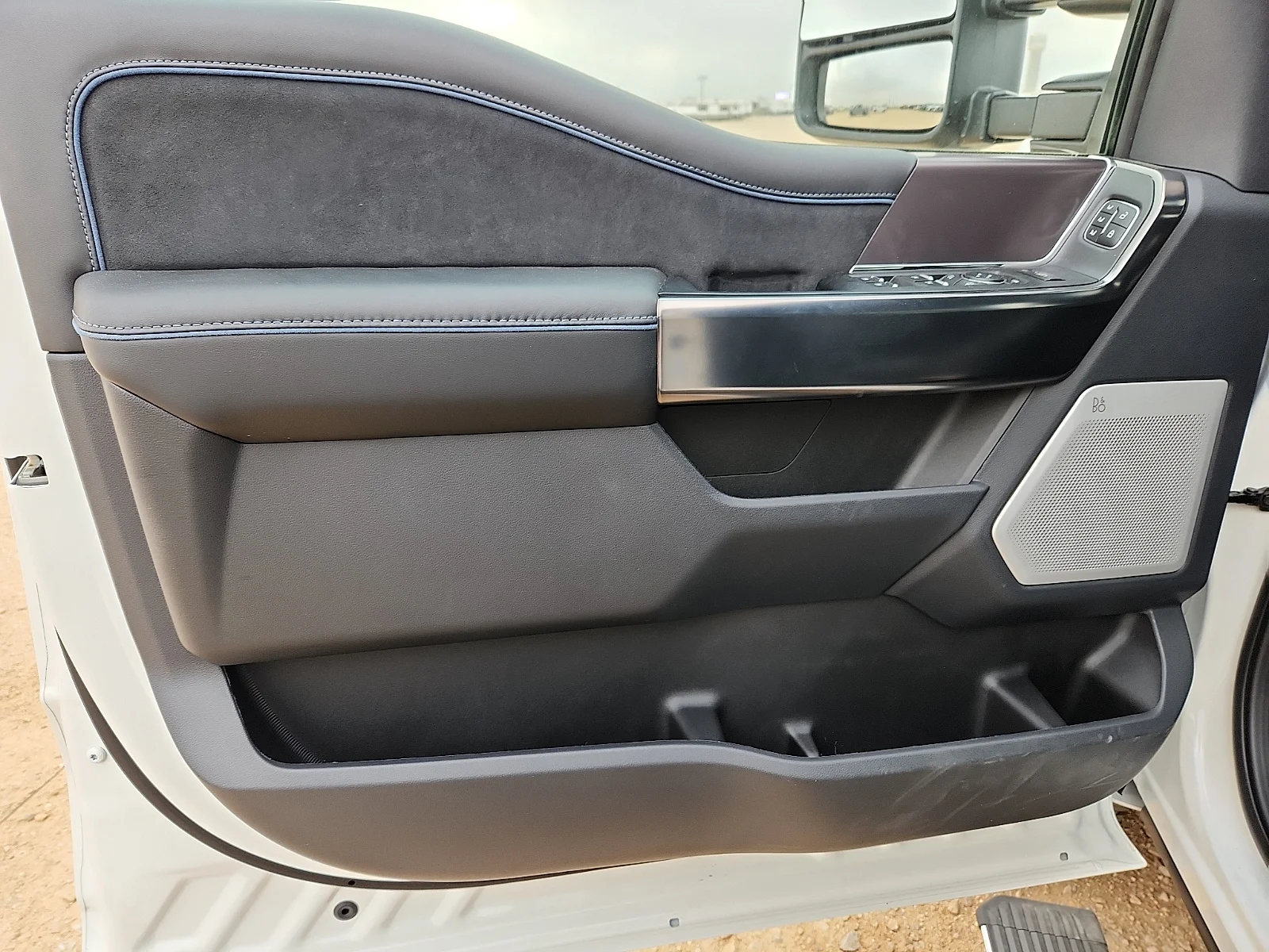 New 2026 Star White Metallic Tri-Coat Ford F-250® Platinum® image 14