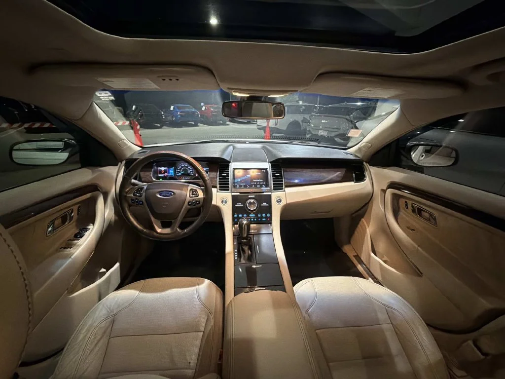 Used 2018 White Ford Limited image 26