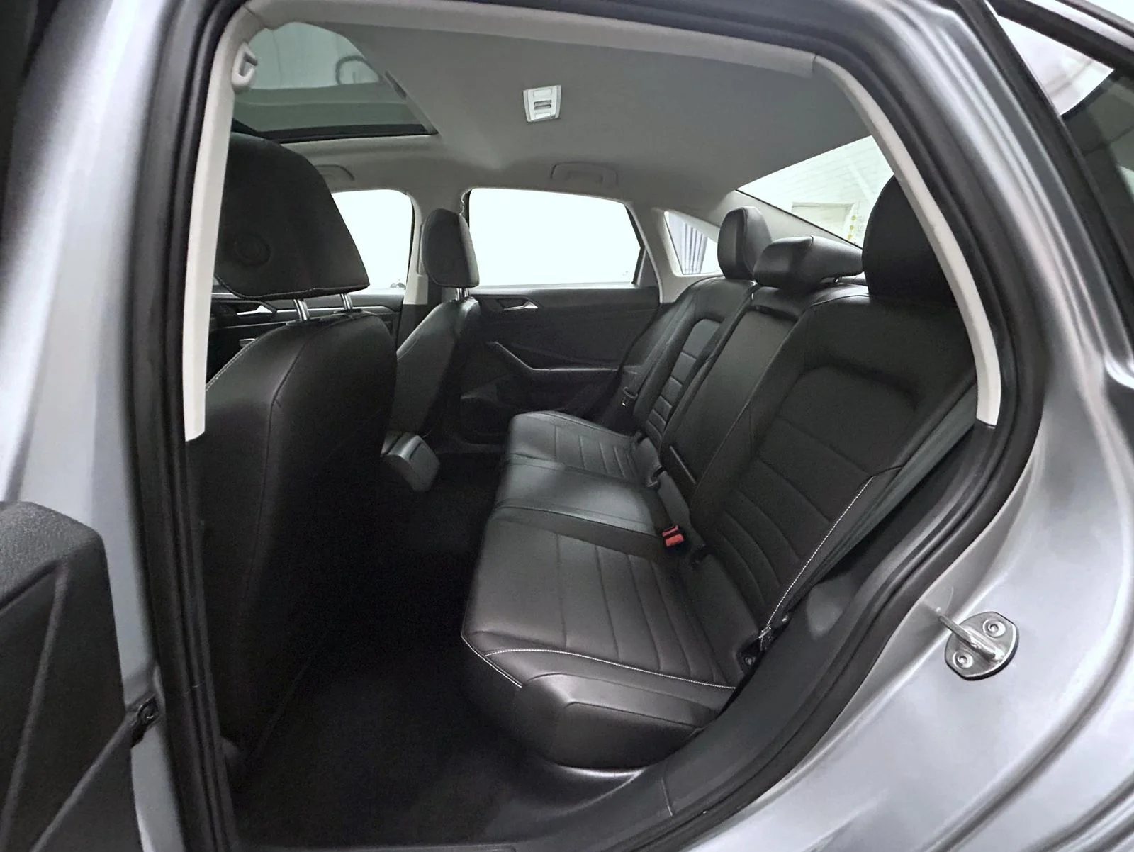 Used 2024 Silver Volkswagen 1.5T SE image 19