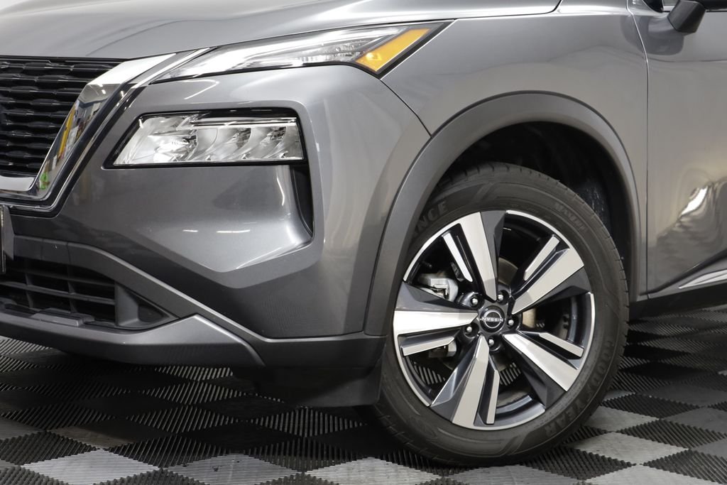 Used 2023 Gun Metallic Nissan SL image 3