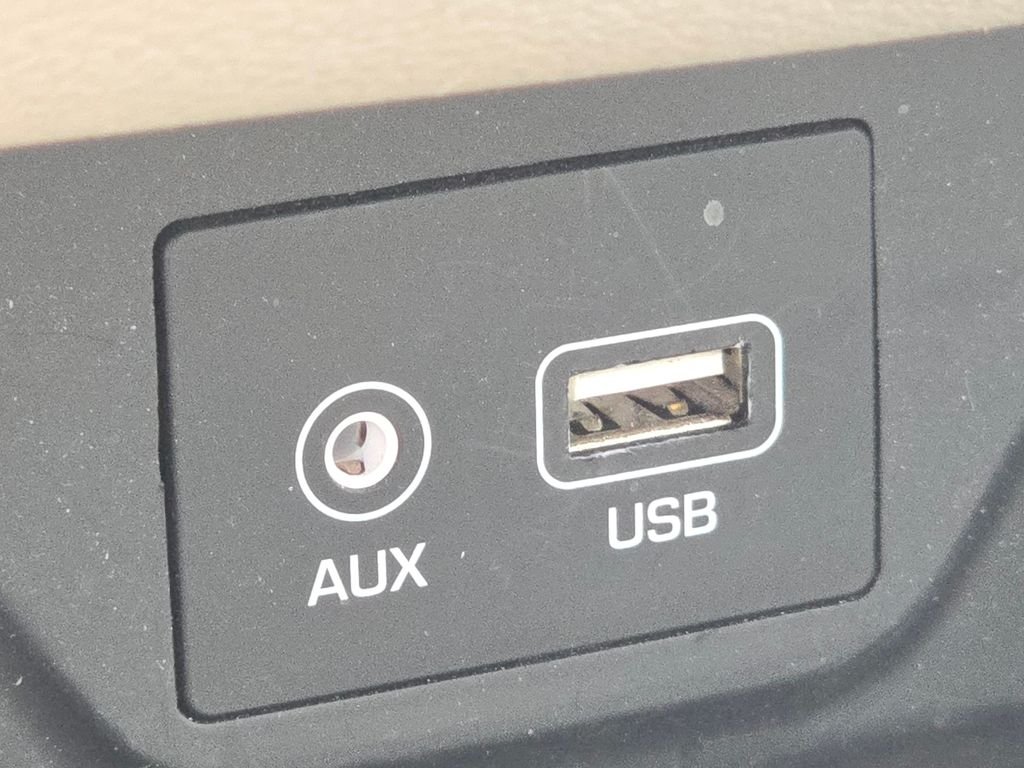 Used 2019 White Hyundai Value image 27