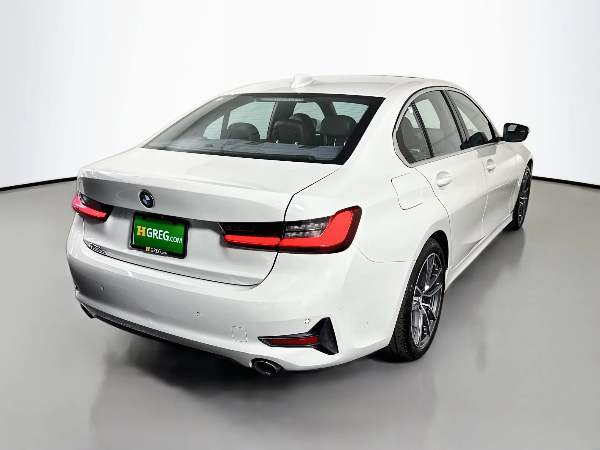 Used 2019 Alpine White BMW 330i image 7