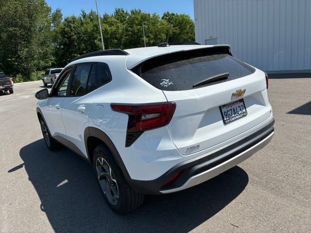 Used 2024 Summit White Chevrolet LT image 11