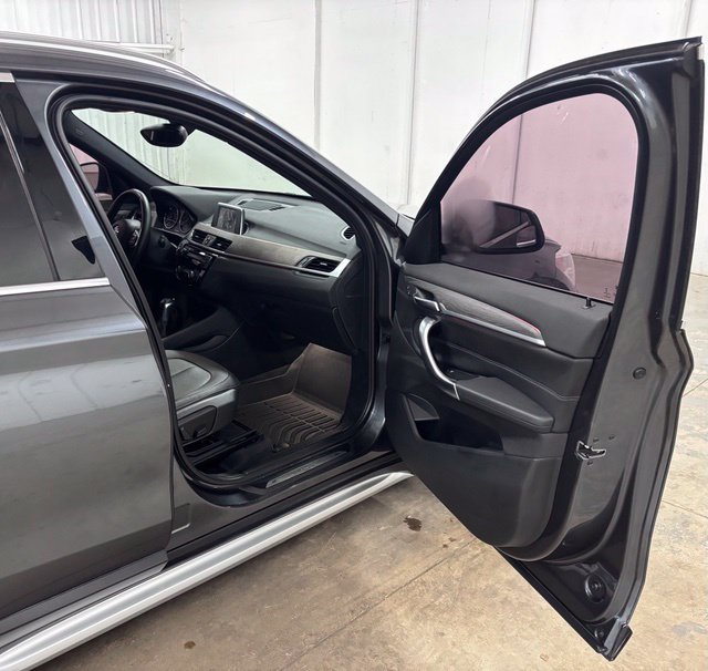 Used 2017 Gray BMW xDrive28i image 17