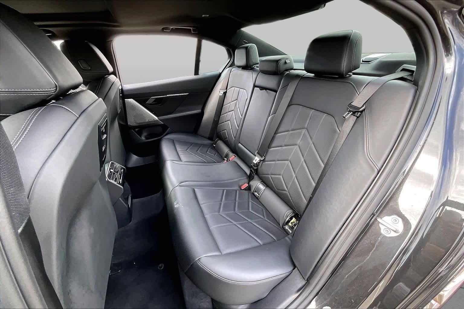 Used 2025 Dark Graphite Metallic BMW 530i image 18