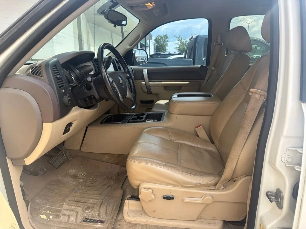 Used 2012 White Chevrolet LT image 4