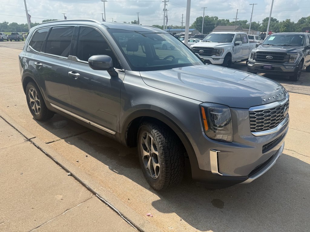 Used 2020 Everlasting Silver Kia EX image 4