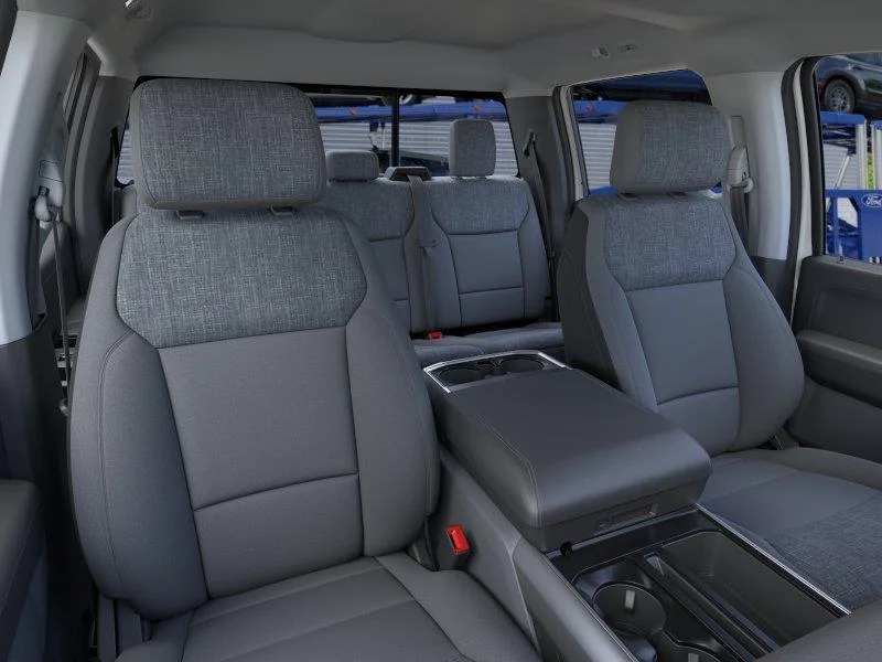 New 2026 Oxford White FORD XLT image 10