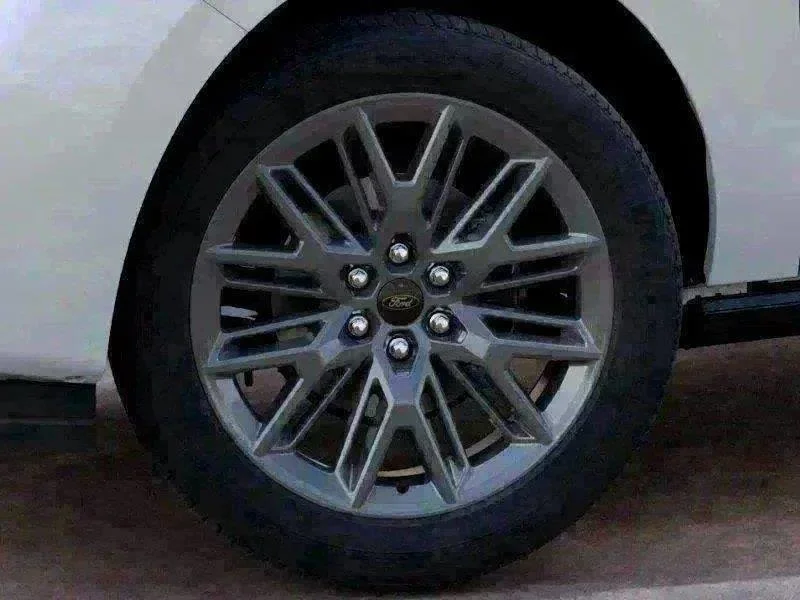New 2027 Star White Ford Platinum image 65