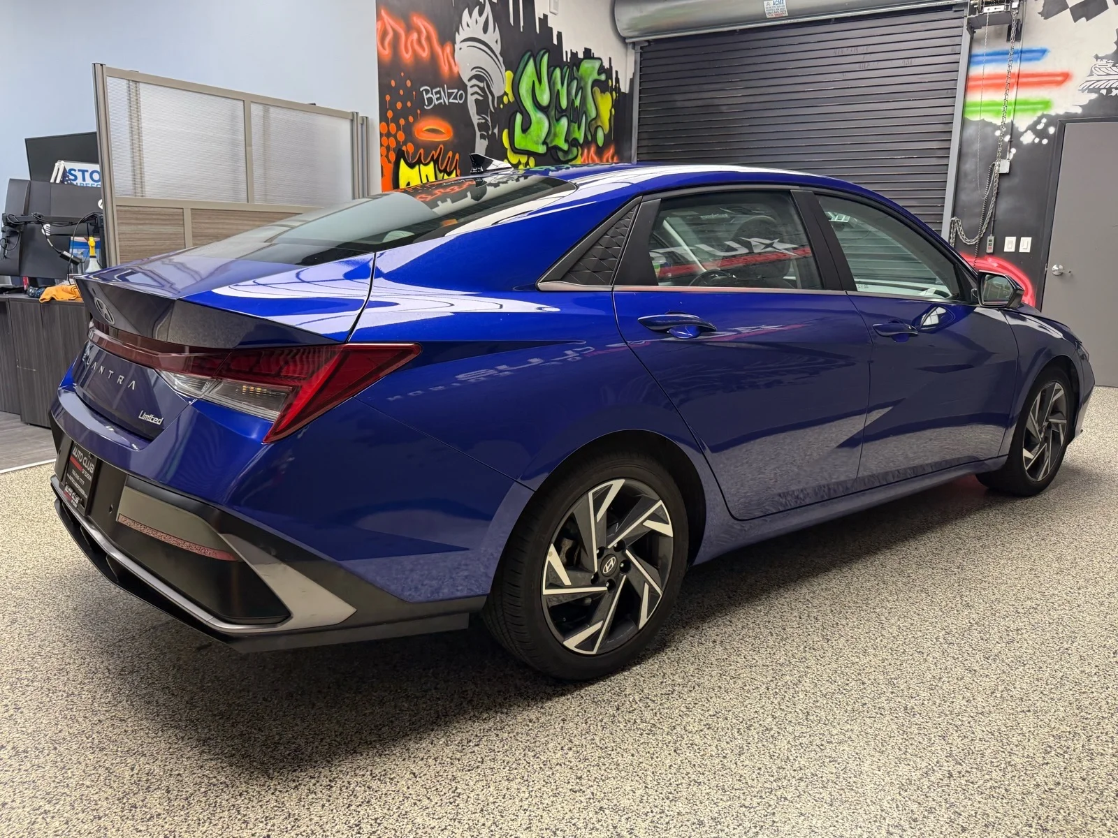 Used 2024 Intense Blue Pearl (yp5) Hyundai Limited image 6
