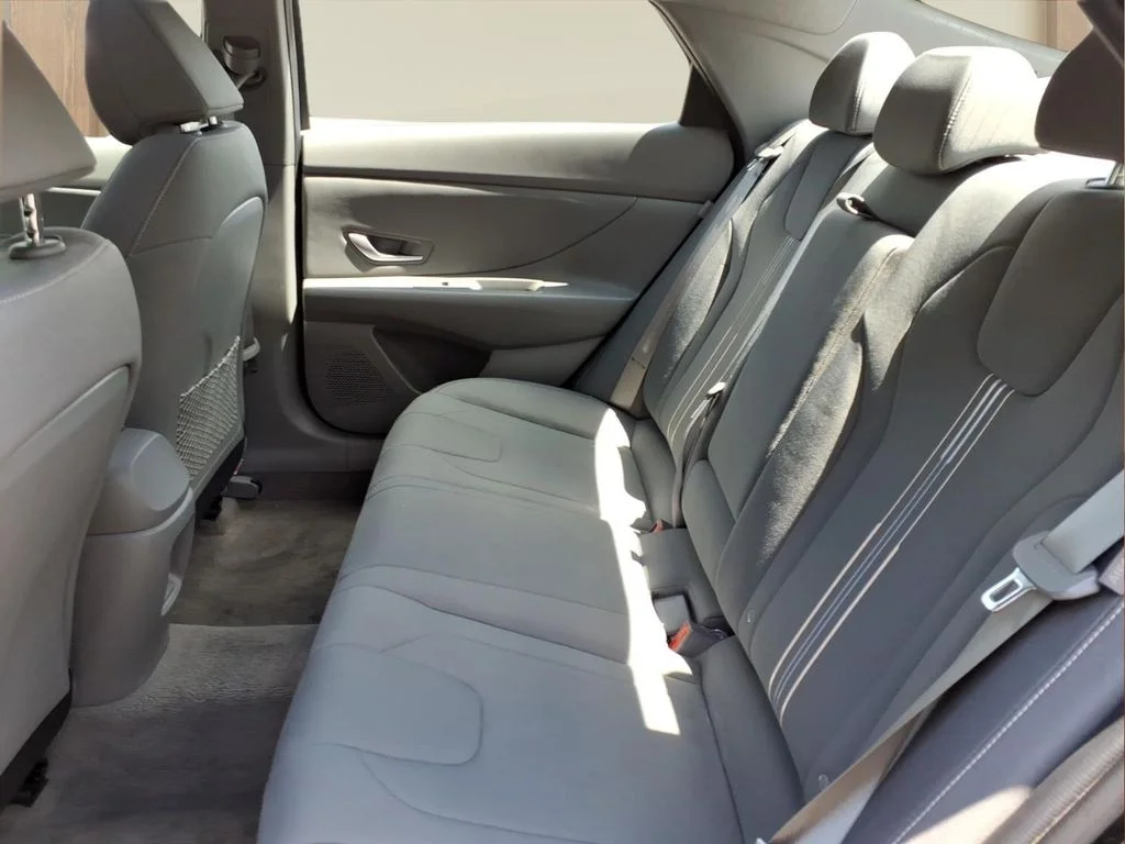 Used 2025 Black Hyundai SEL Convenience image 22