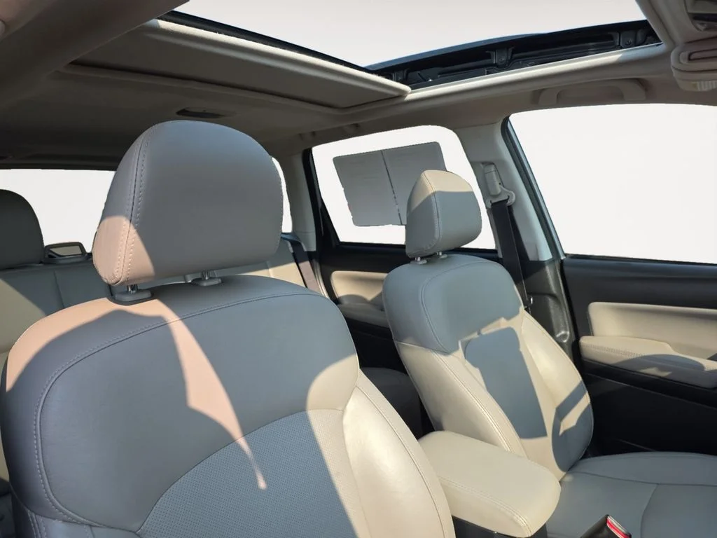 Used 2018 Ice Silver Metallic Subaru Limited image 11