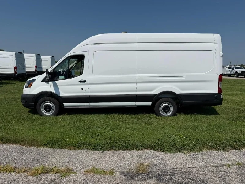New 2026 Oxford White Ford T-250 148" EL Hi Rf 9150 GVWR RWD image 2