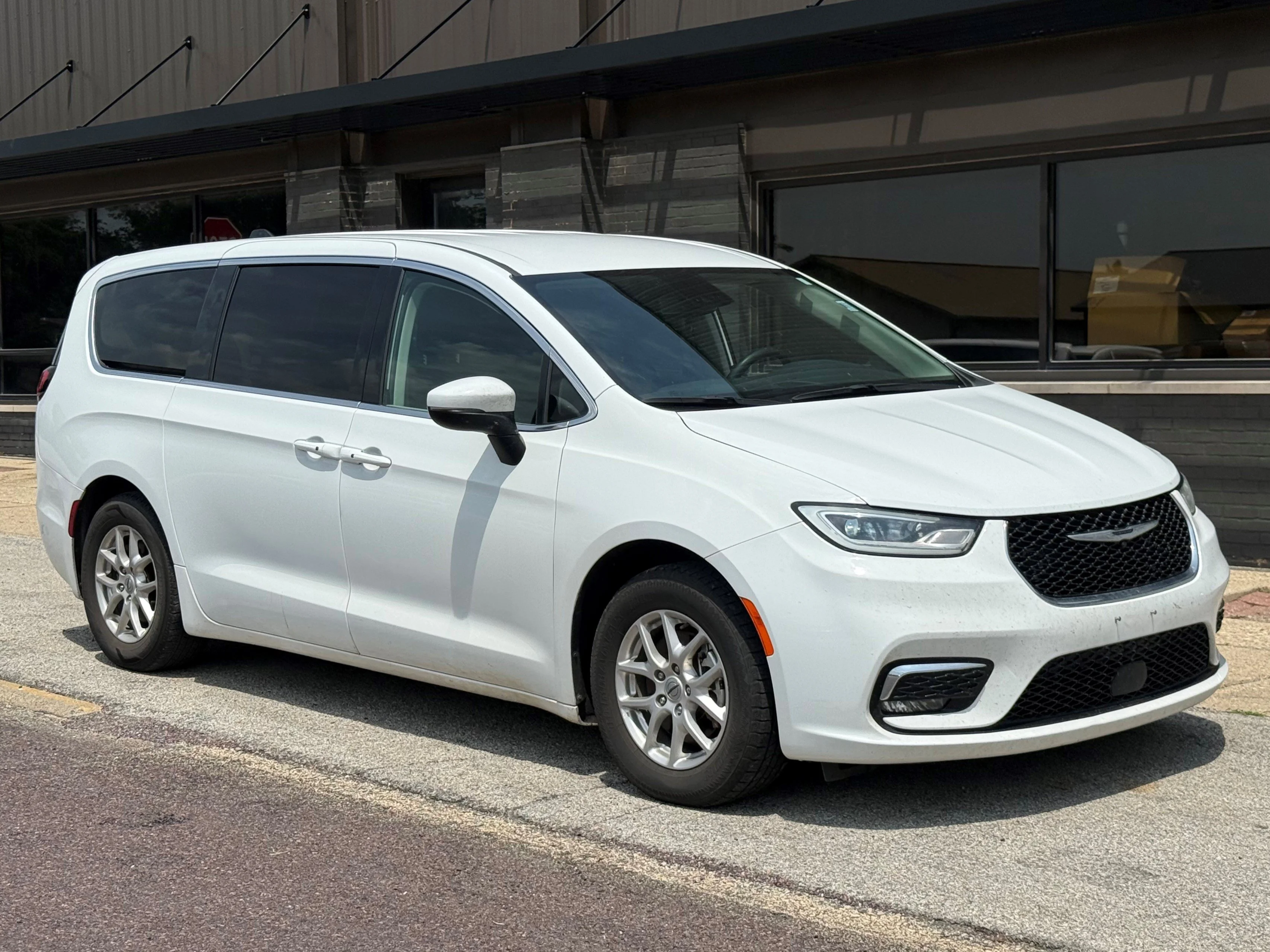 Used 2023 Bright White Clearcoat Chrysler Touring L image 3