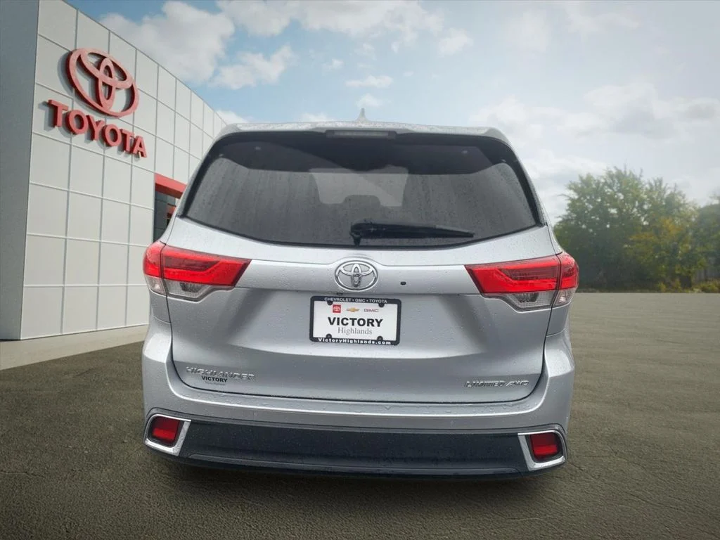 Used 2018 Silver Toyota Limited image 4