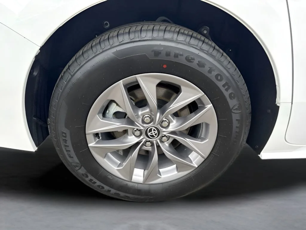 Used 2025 Ice Cap Toyota LE image 34