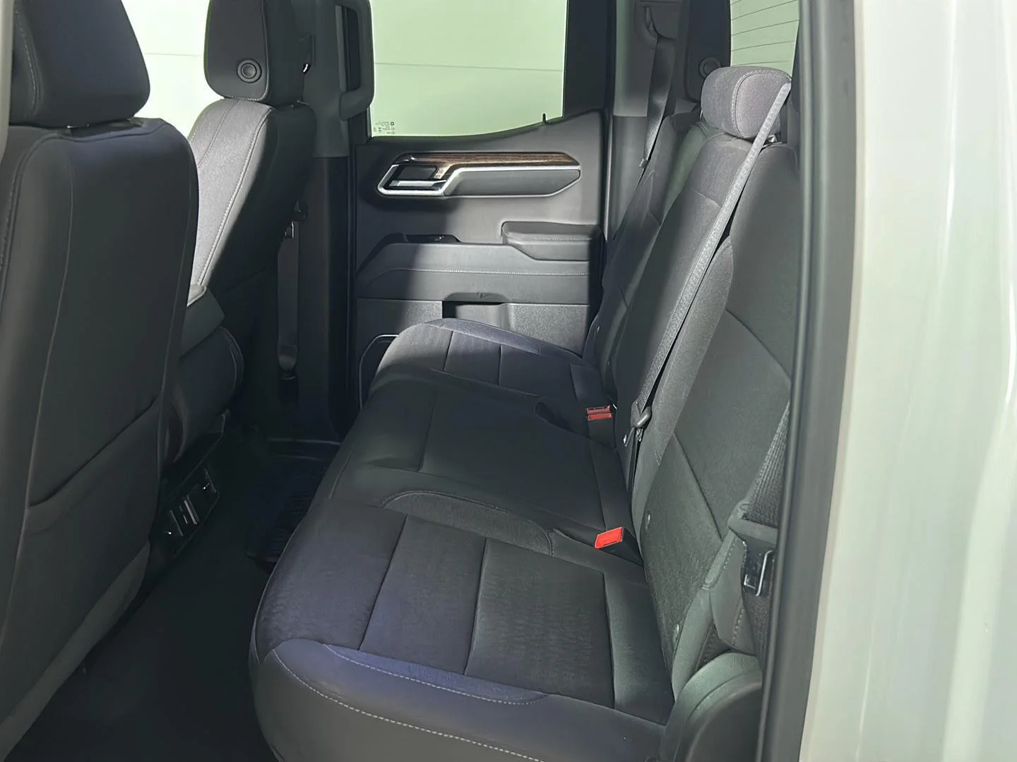 Used 2024 Summit White GMC Elevation image 13