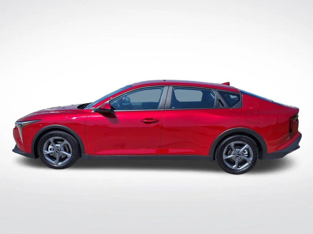 Used 2025 Red Kia LXS image 5