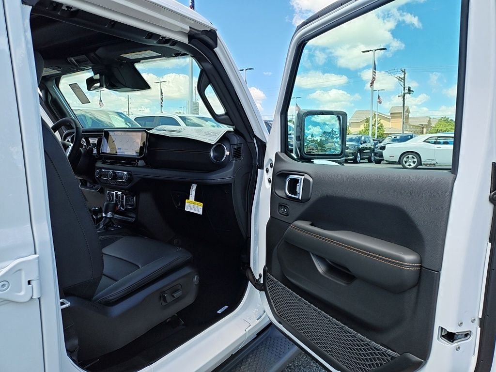 New 2026 Bright White Clear-Coat Exterior Paint Jeep Sahara image 37