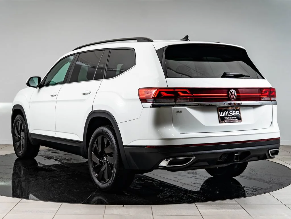Used 2025 Pure White Volkswagen 2.0T SE w/Technology image 6
