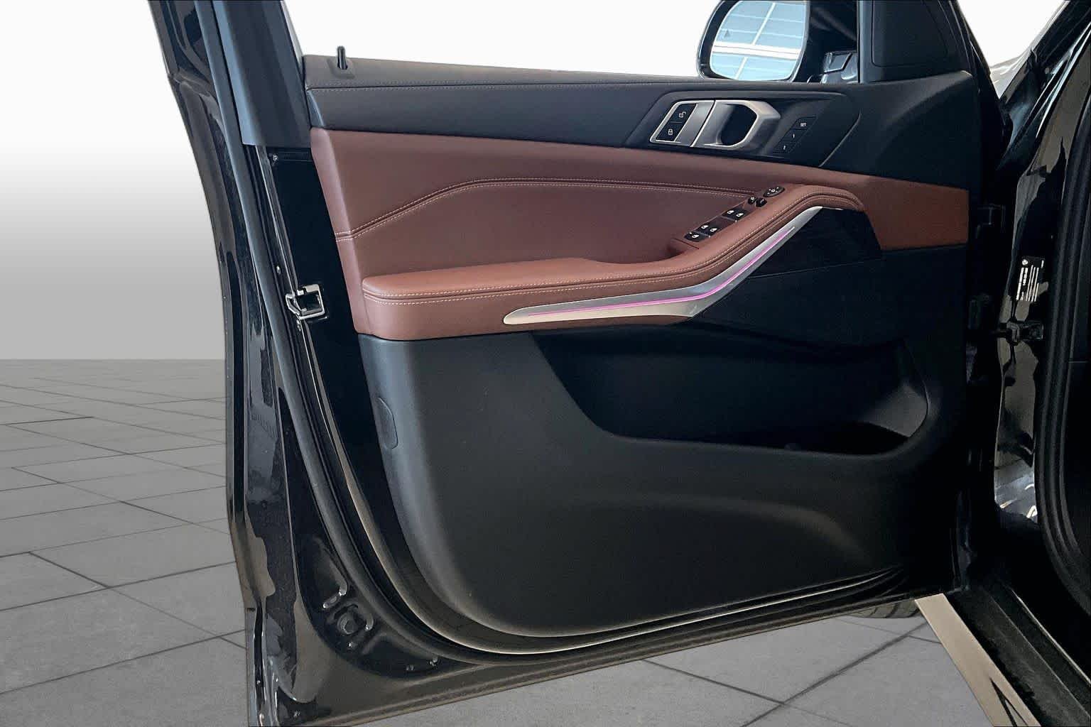 Used 2024 Black Sapphire Metallic BMW sDrive40i image 20