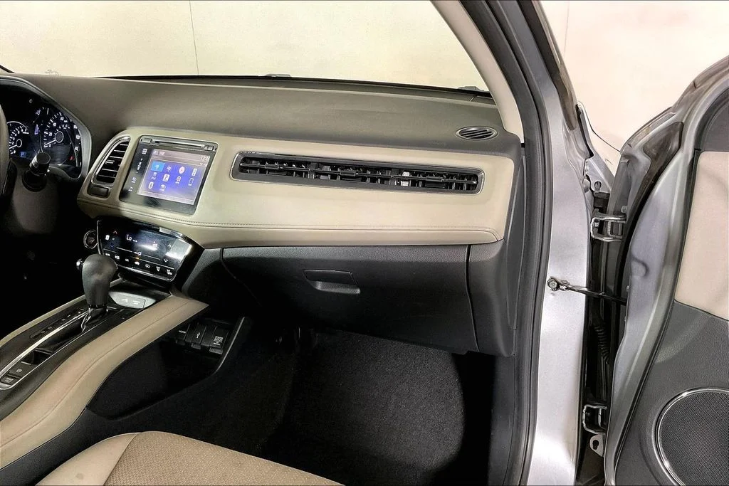 Used 2018  Honda EX image 16