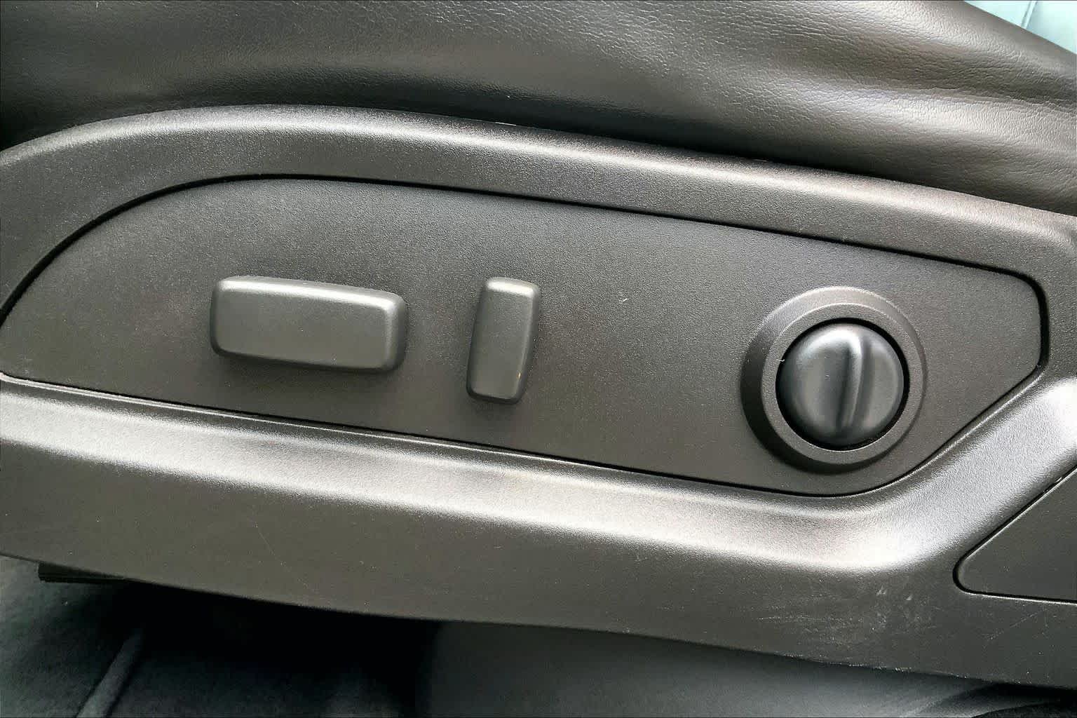 Used 2010 Quicksilver Metallic GMC SLT1 image 33