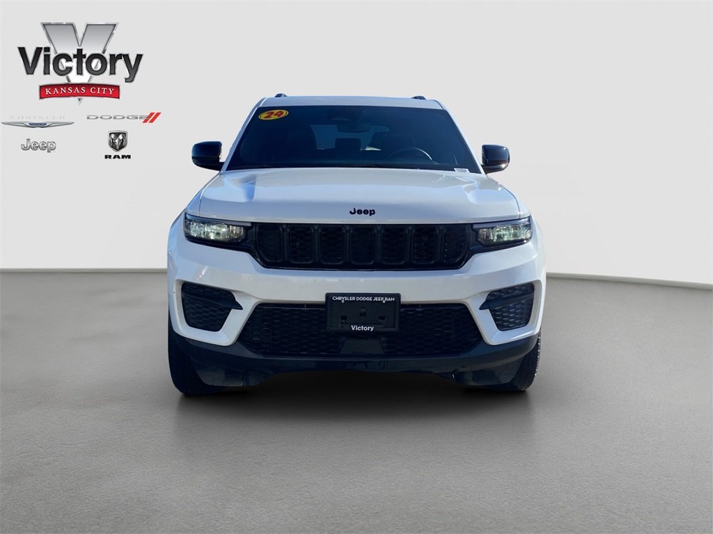 Used 2024 Jeep Grand Cherokee Altitude with VIN 1C4RJHAG2R8519998 for sale in Kansas City