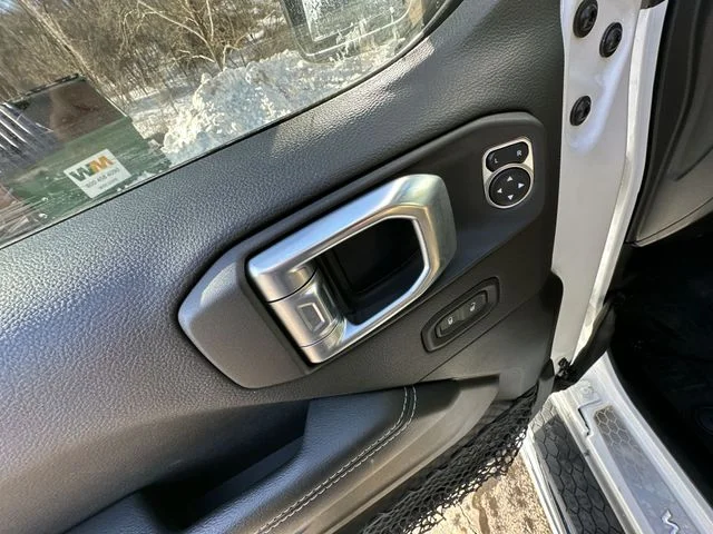Used 2021 White Jeep Unlimited Sahara image 17