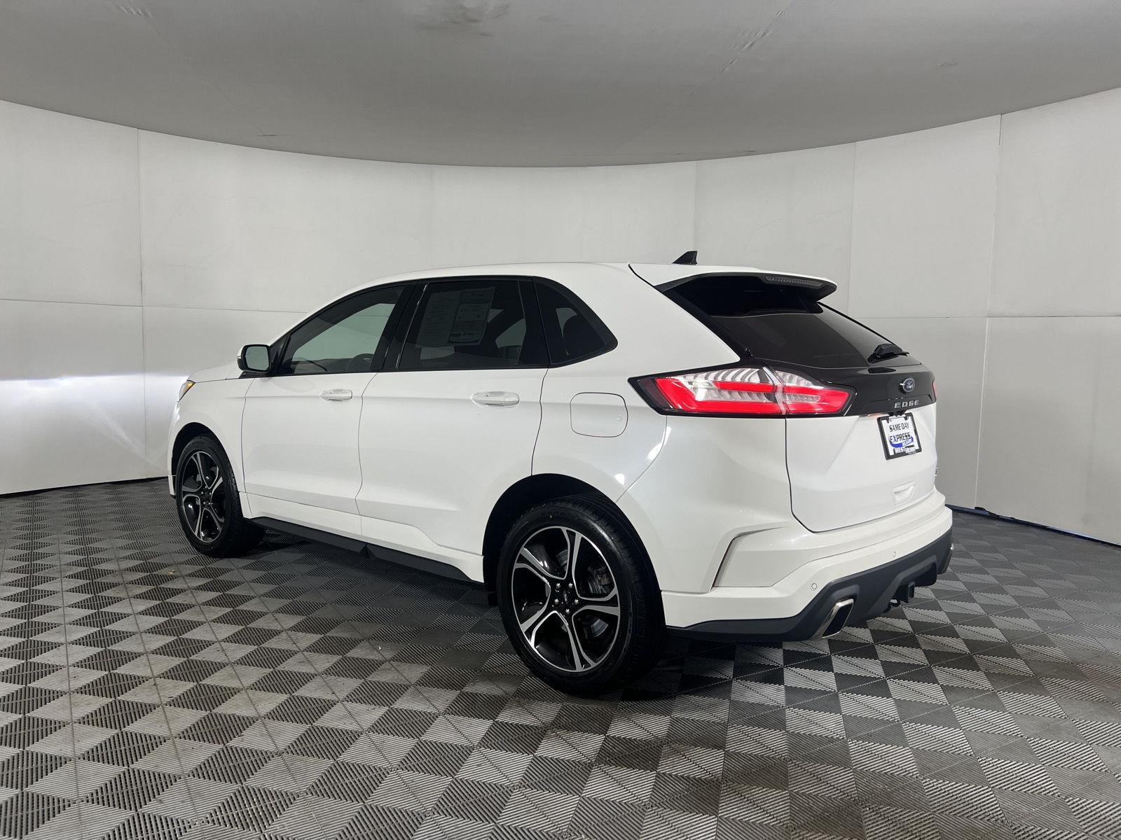 Used 2023 Star White Metallic Tri-Coat Ford ST image 26