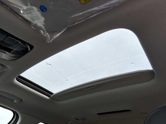 New 2026 White Hyundai Blue SEL Premium 7P image 4