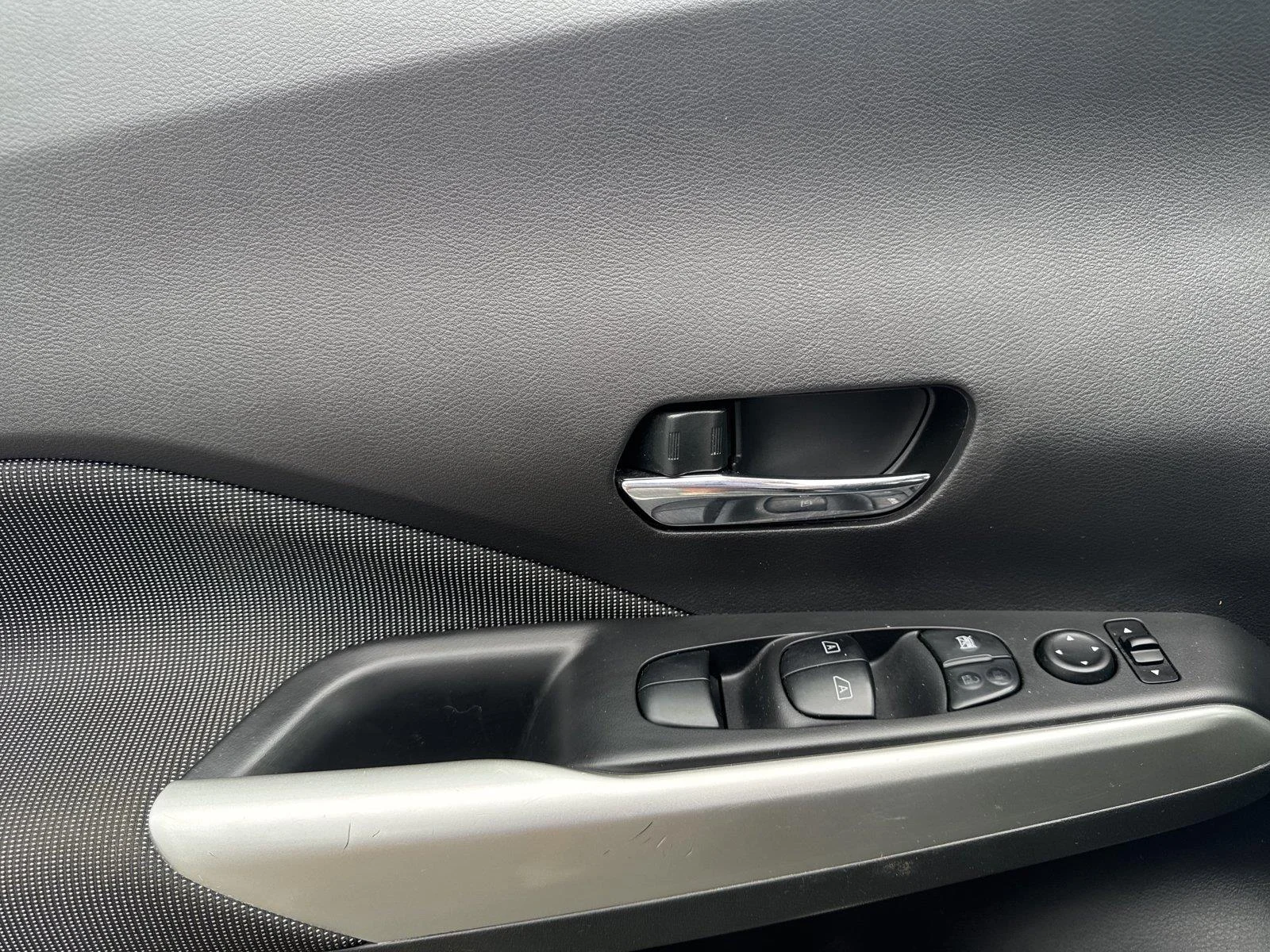 Used 2020 Deep Blue Pearl/Fresh Powder Nissan SV image 12