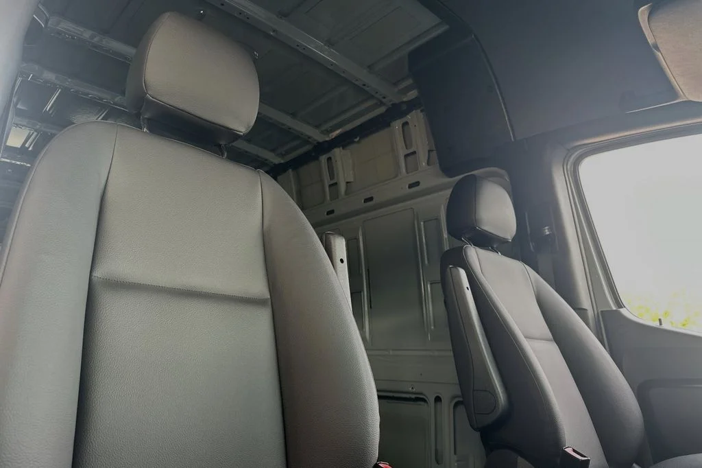 Used 2024  Mercedes-Benz Cargo 170 WB image 17