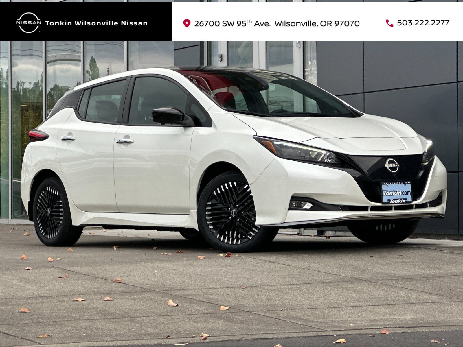 Used 2025 Super Black/Pearl White Nissan SV Plus image 1
